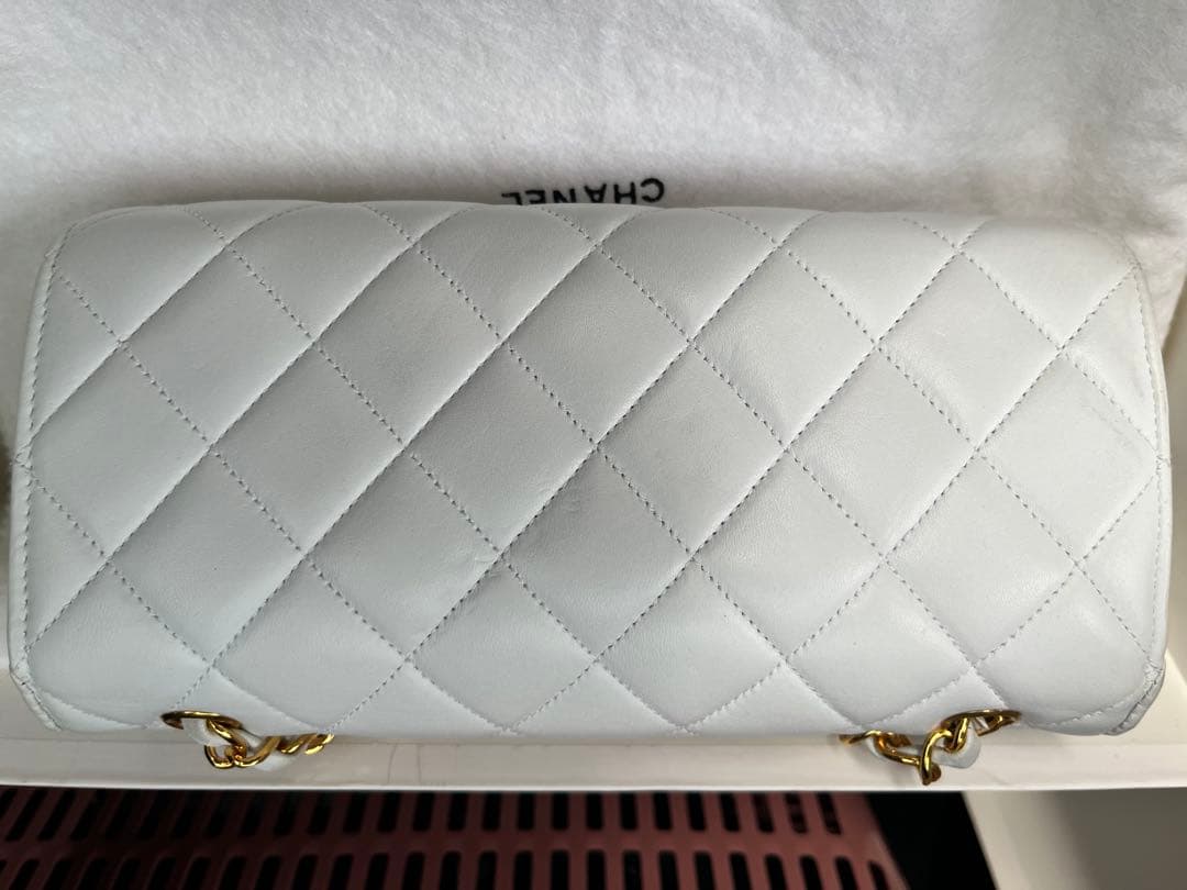 CHANEL ホワイト ショルダーバッグ