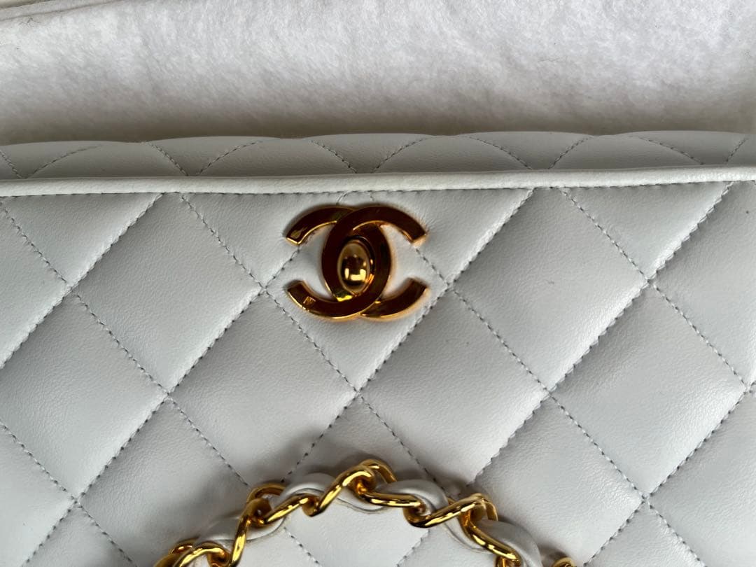 CHANEL ホワイト ショルダーバッグ