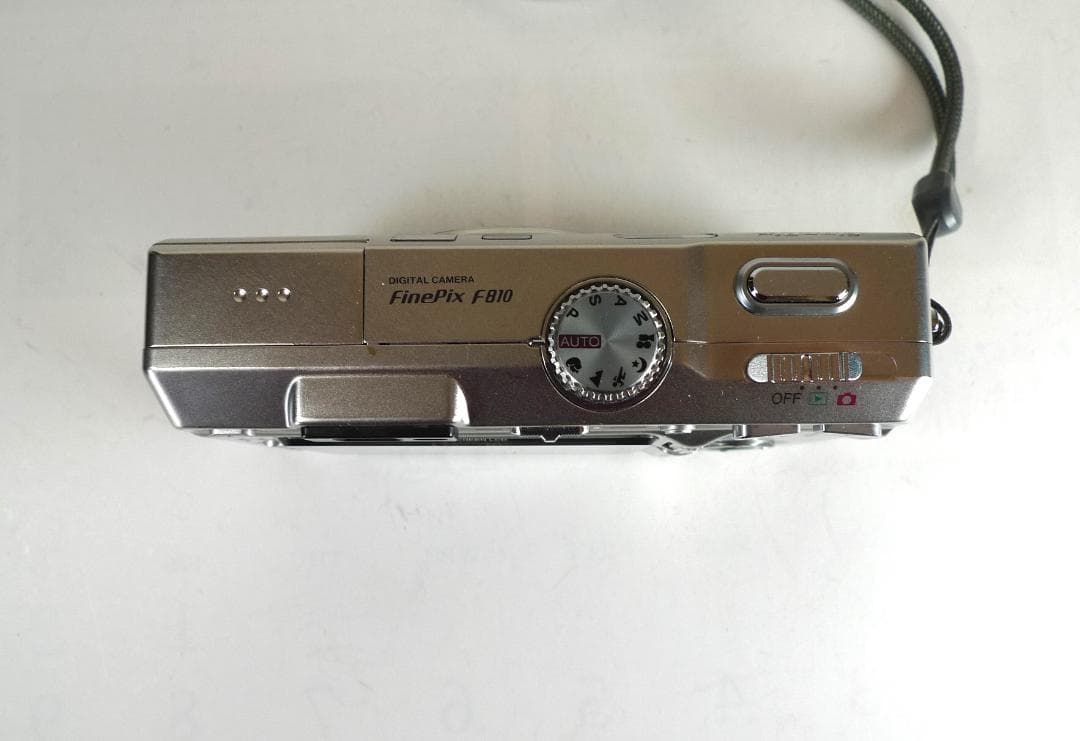 美品★Fujifilm FinePix F810 コンパクトデジタルカメラ動作品