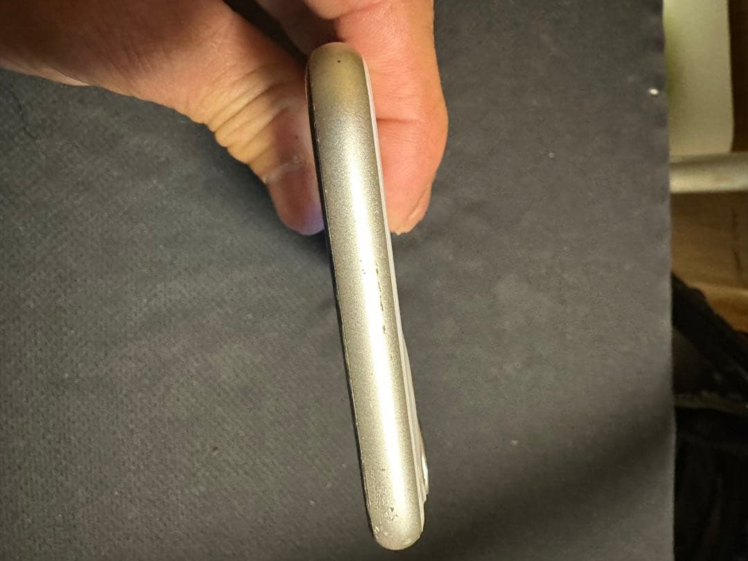 V*d様 Apple iPhone 11 白 本体