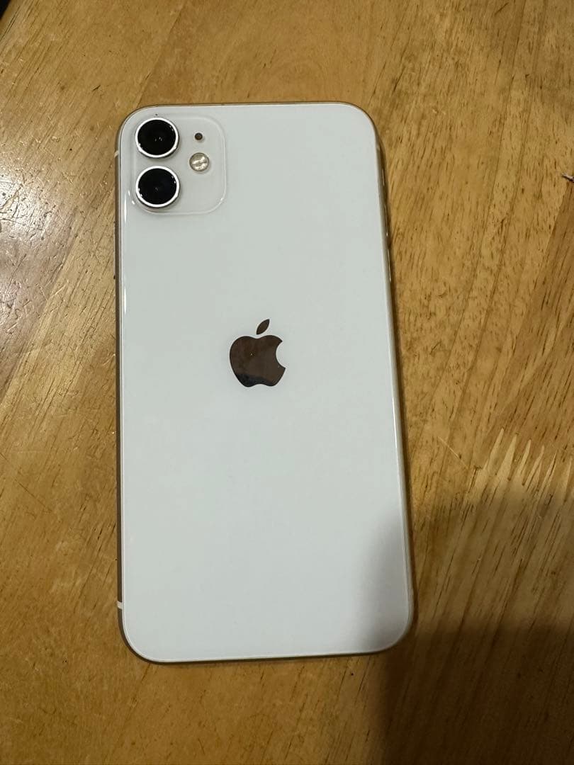 V*d様 Apple iPhone 11 白 本体