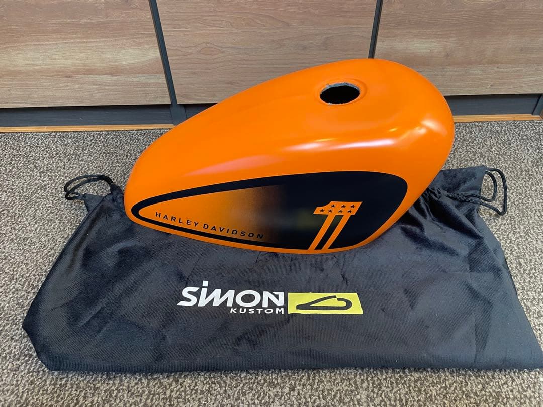 ハーレーダビットソン　XL883N サイモンカスタムタンクカバー