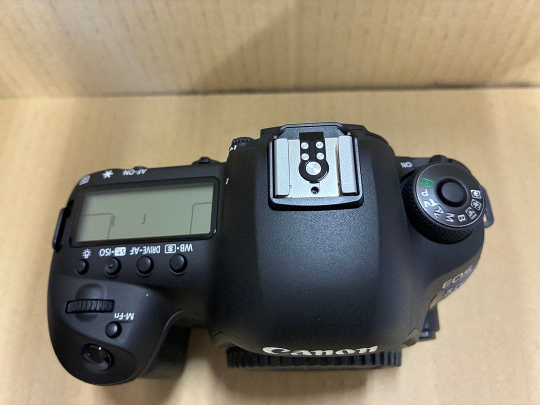 【新品未使用】Canon EOS 5D Mark IV ボディ 箱にダメージあり