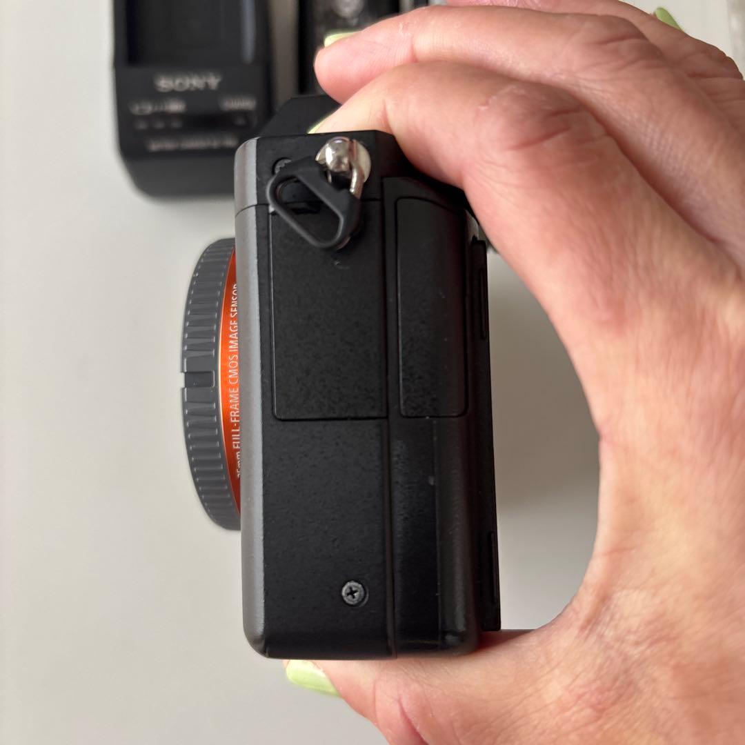 Sony α7 II ILCE-7M2K 本体 + バッテリー2個 + 充電器