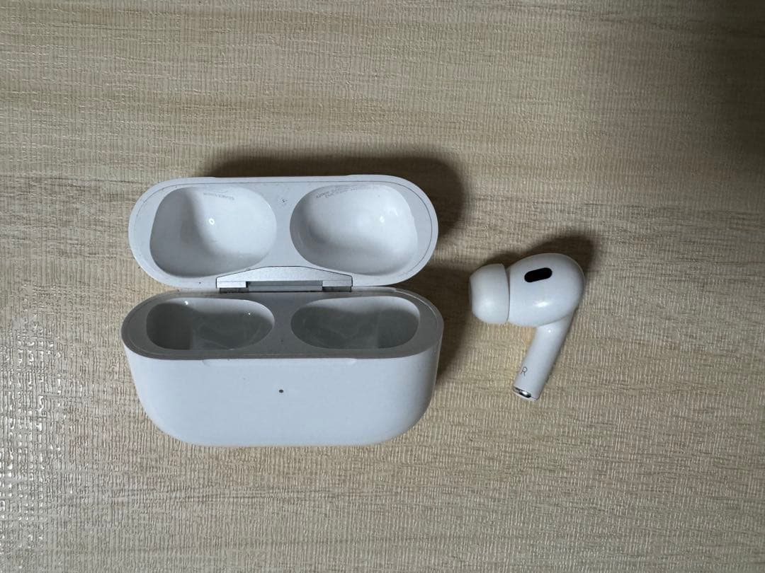 Apple AirPods Pro（第2世代） 純正 ケース＋右耳