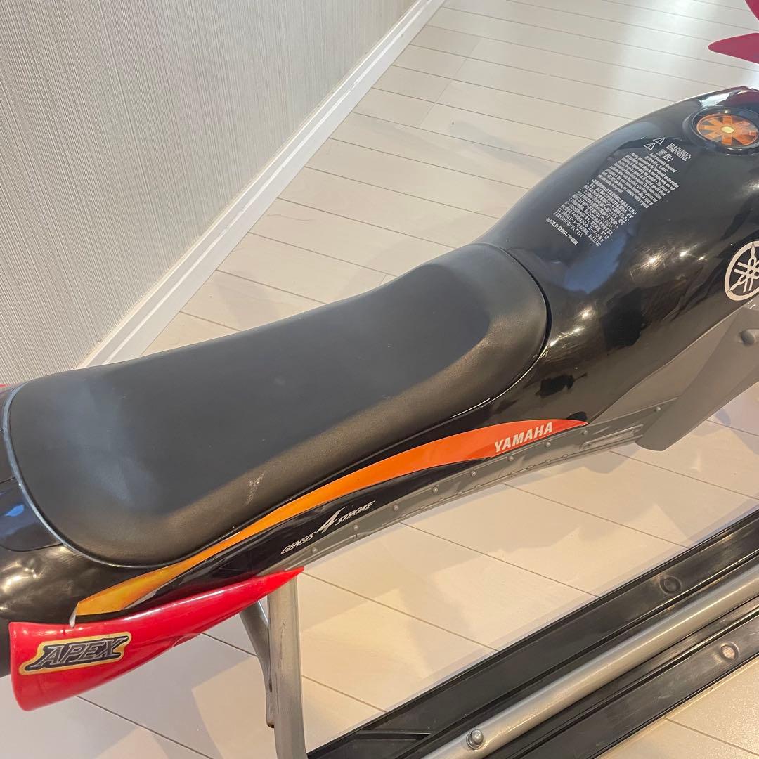 ヤマハ　スノーモービル型　ソリ　レッド　子供用