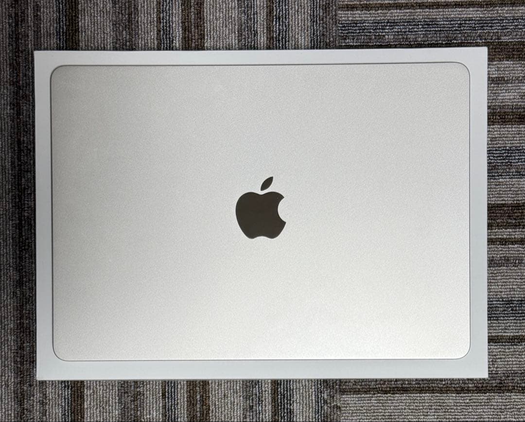 Macbook Air M2 13インチ（Apple認定整備済み品）