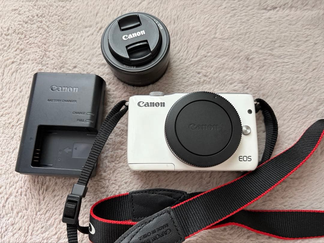 eos m10 キャノン　ミラーレスカメラ