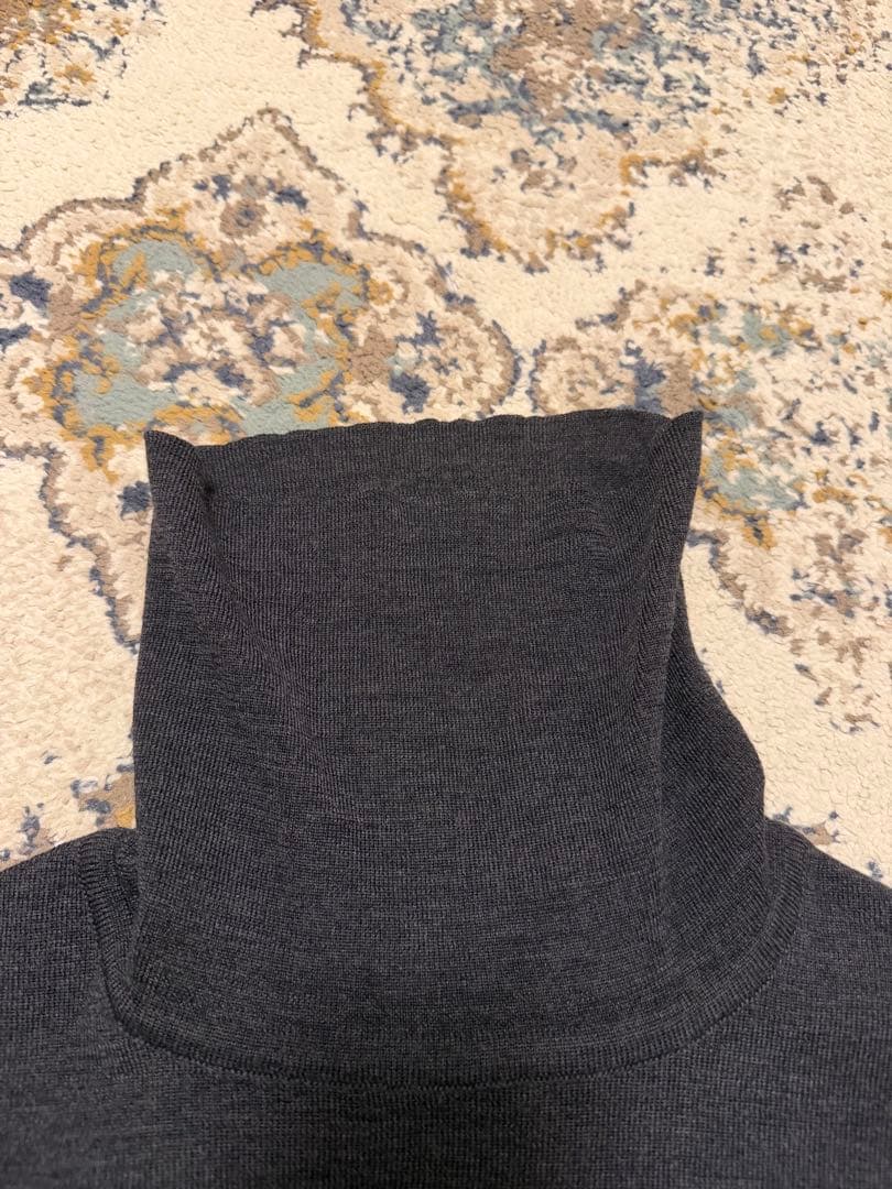 本日限定値下げ【美品】メゾンキツネタートルネック