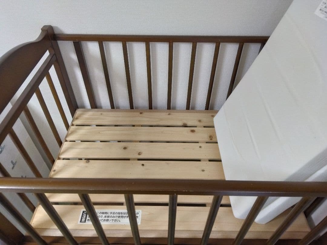 送料込　木製ベビーベッド 西川マットレス付き