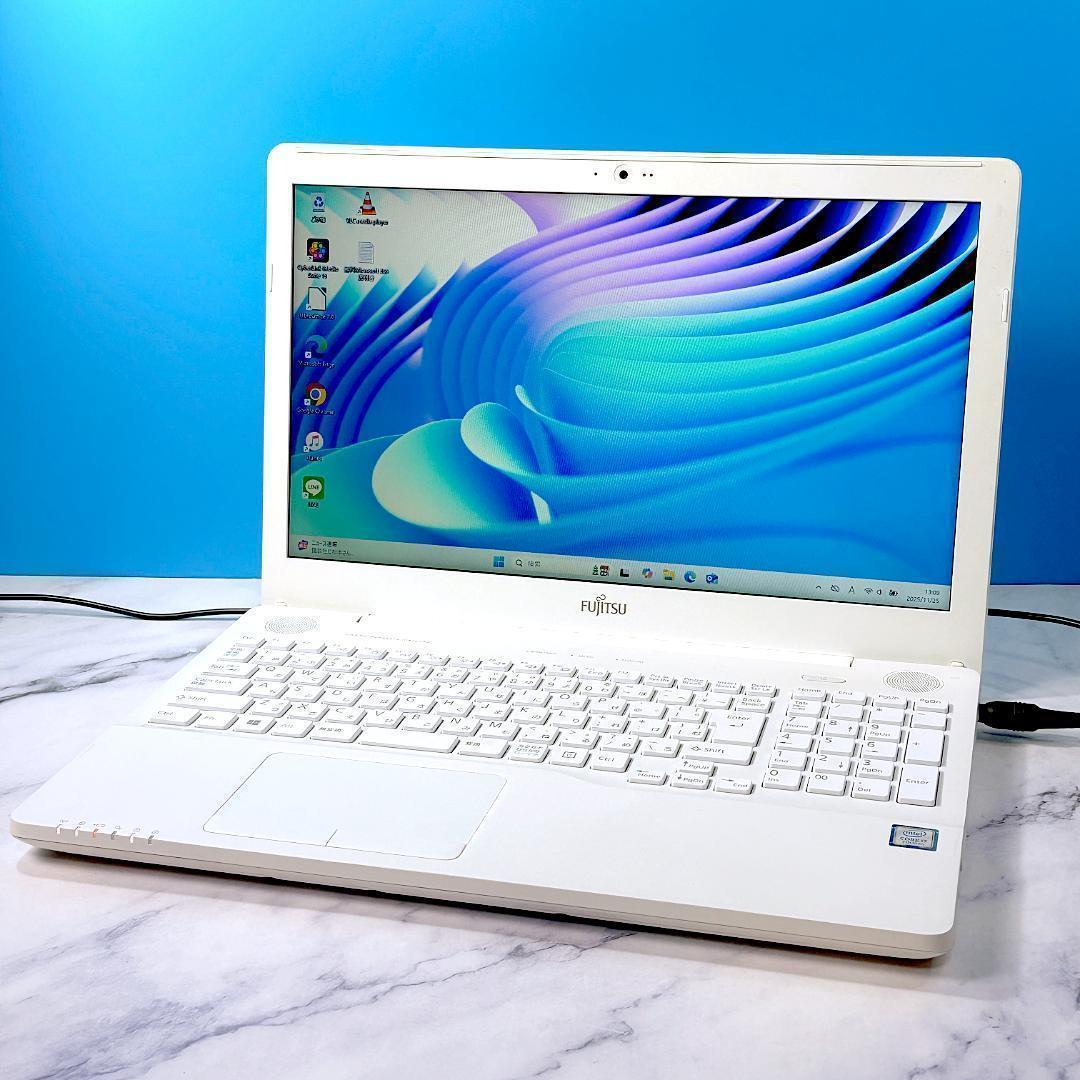 美品☆Corei7・8GB・SSD・Win11・ホワイト・ノートパソコン