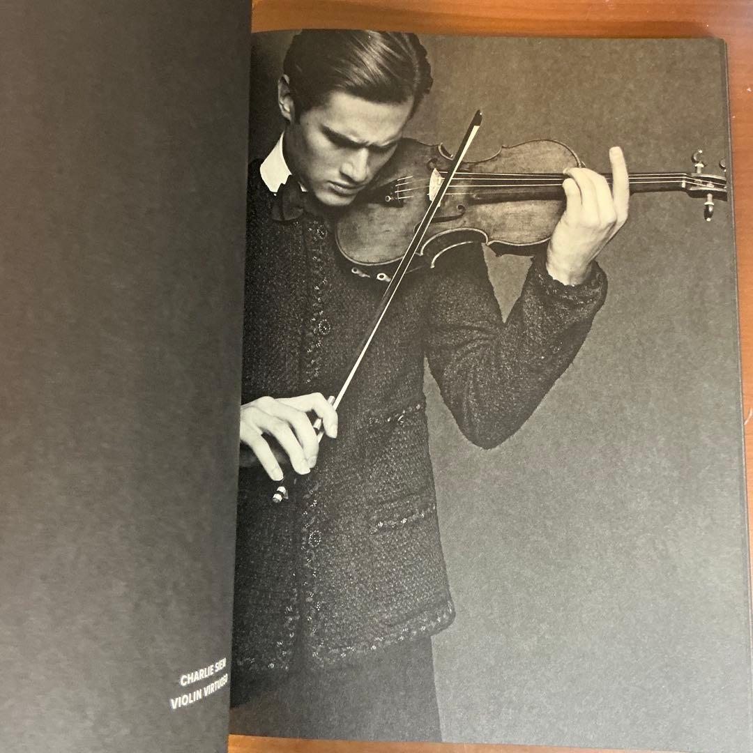 洋書 Karl Lagerfeld THE LITTLE BLACK JACKET