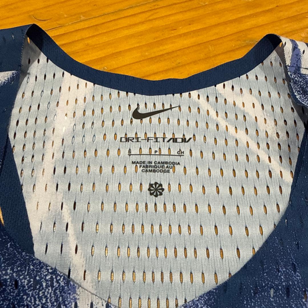 Nike エアロスイフト ランニングシャツ サイズS (未使用）