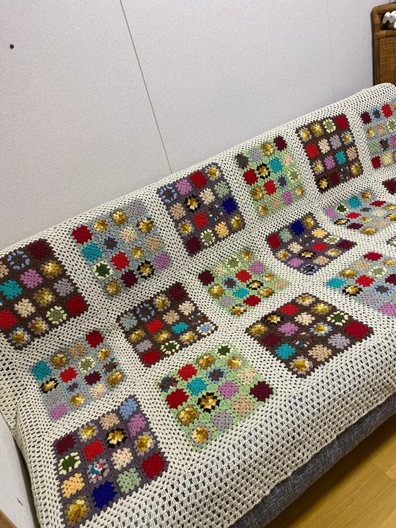 多色グラニースクエア　ベッドカバー　マルチカバー