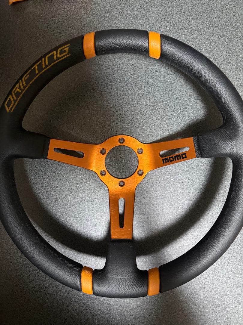momo DRIFTING ステアリング