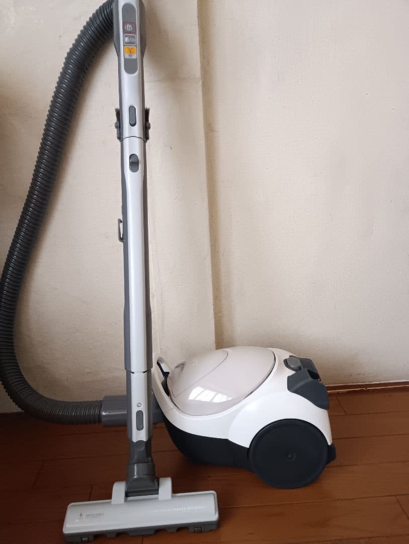 24年製❗軽量型、三菱、紙パック式掃除機(エアーノズル）