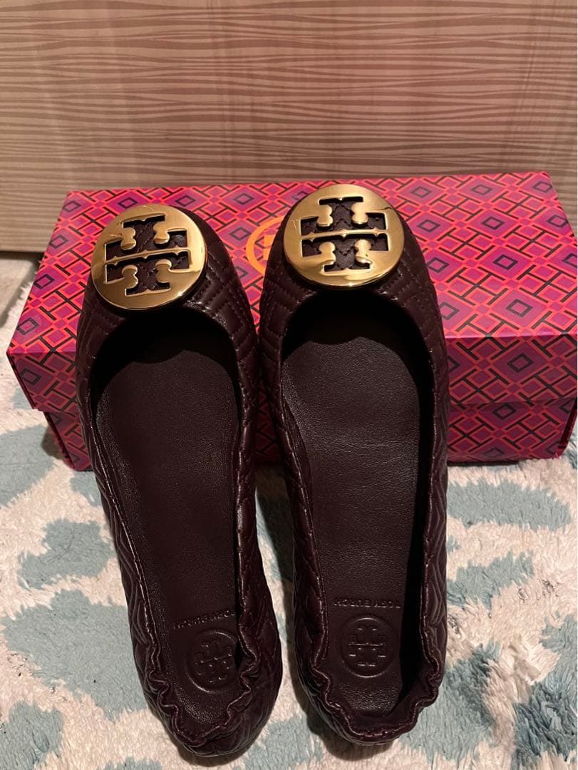 Tory Burch ダークブラウン フラットシューズ