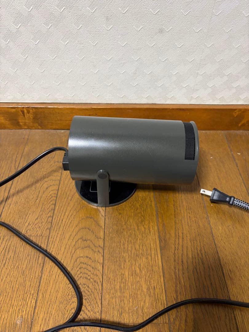 3COINS スリーズ　スリコ　プロジェクター本体