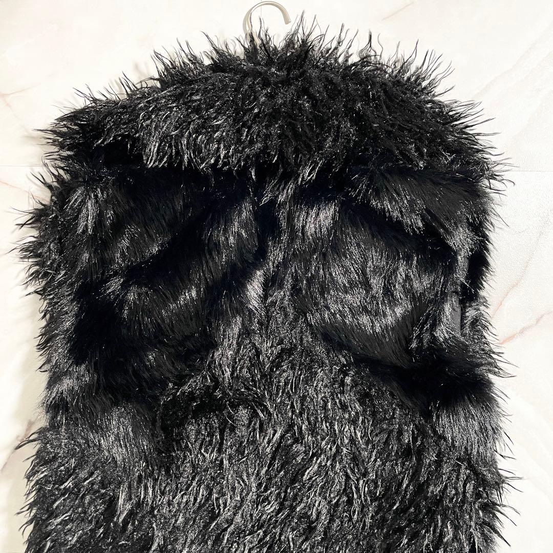 M17967 未使用　マサゴ　ゴージャスなフェイクファーのベスト　黒　S