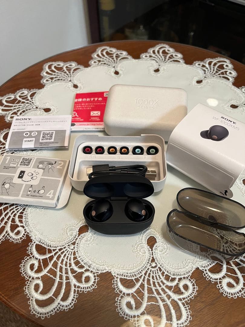 WF-1000XM5(UNIQのケース付)