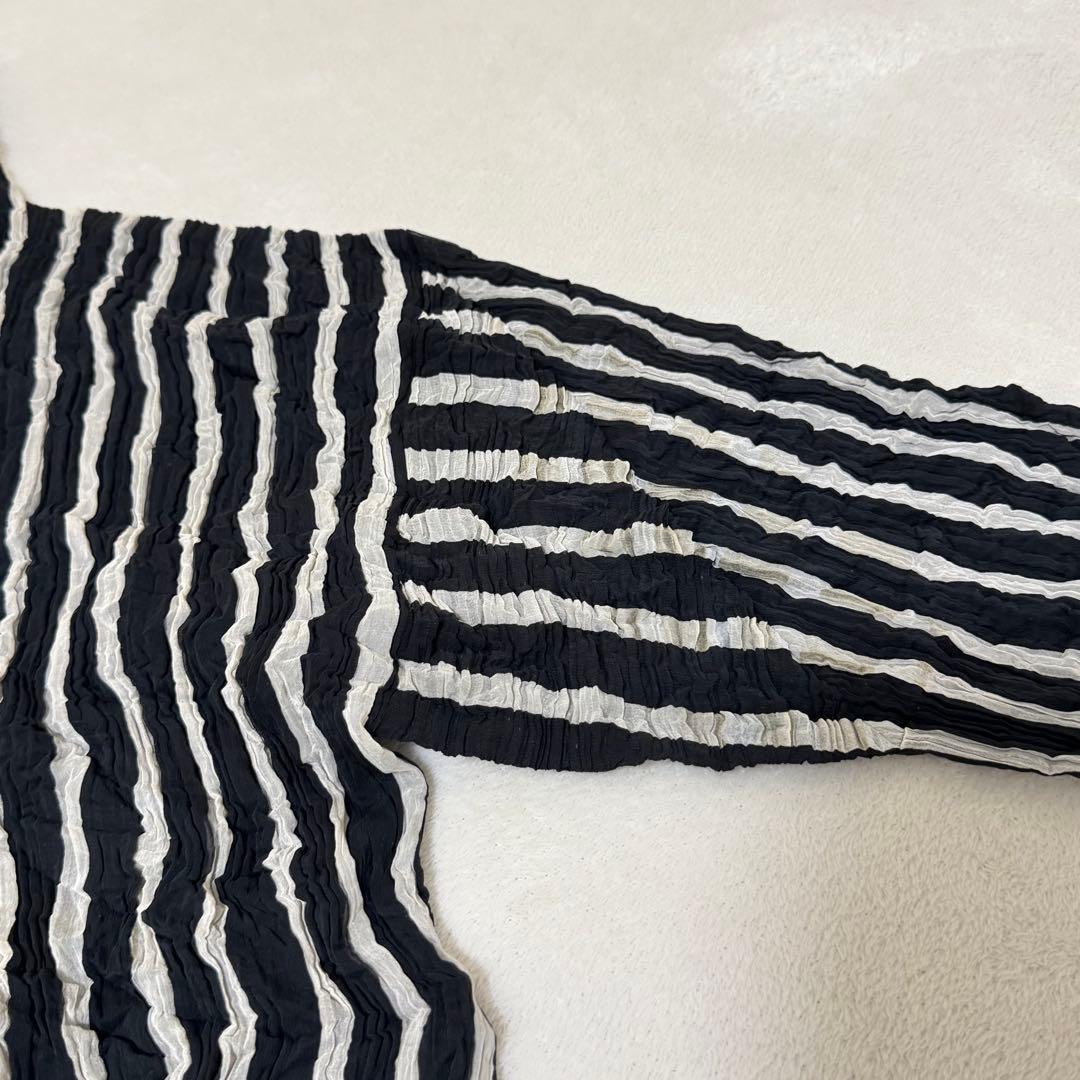 ISSEY MIYAKE プリーツ　バイカラー　ストライプ　ブラック　ホワイト