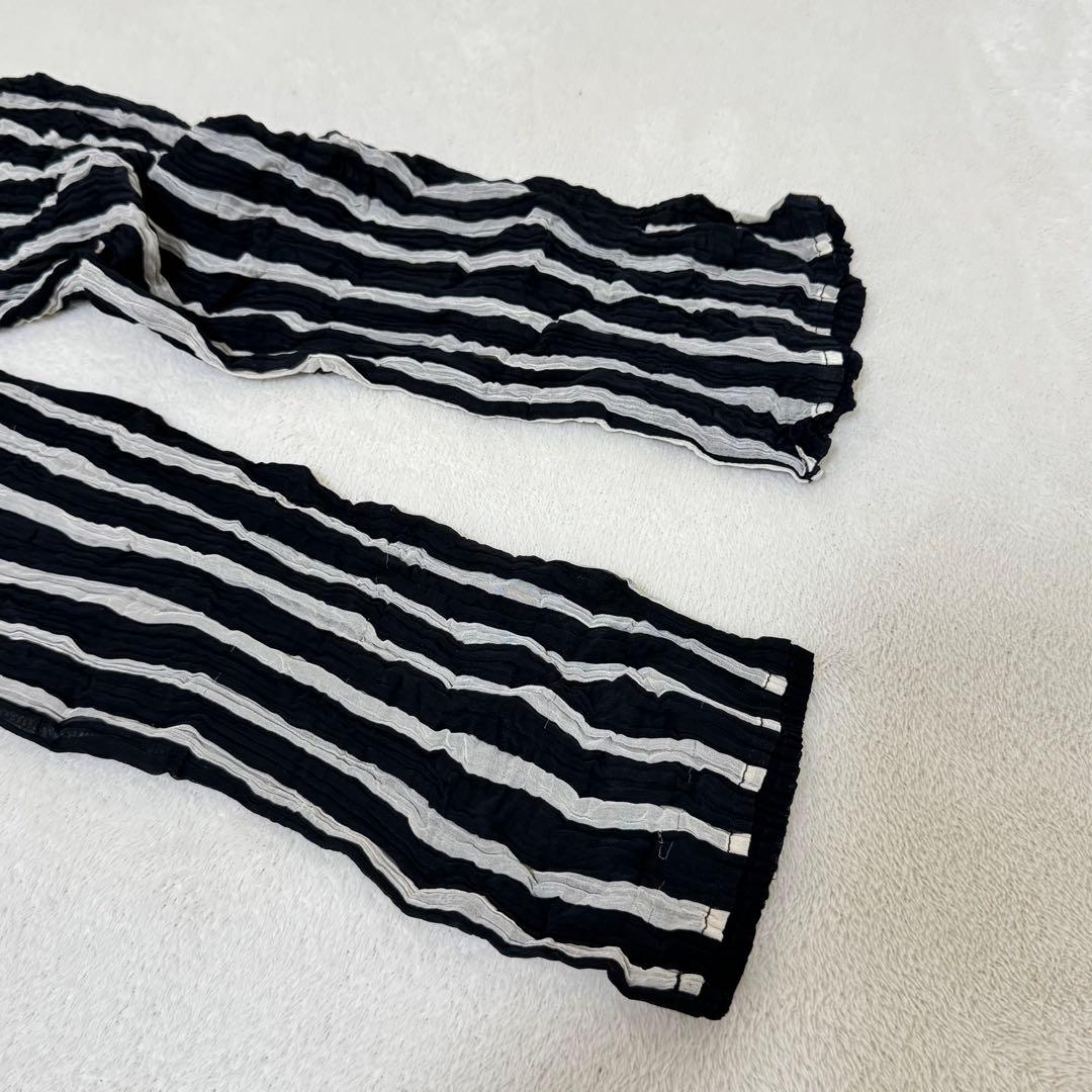 ISSEY MIYAKE プリーツ　バイカラー　ストライプ　ブラック　ホワイト