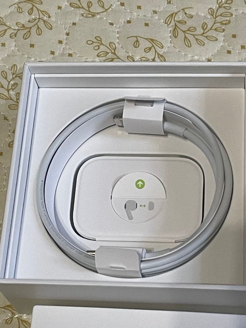 AirPods Pro（第2世代）MagSafe対応充電ケース カバーおまけ付き