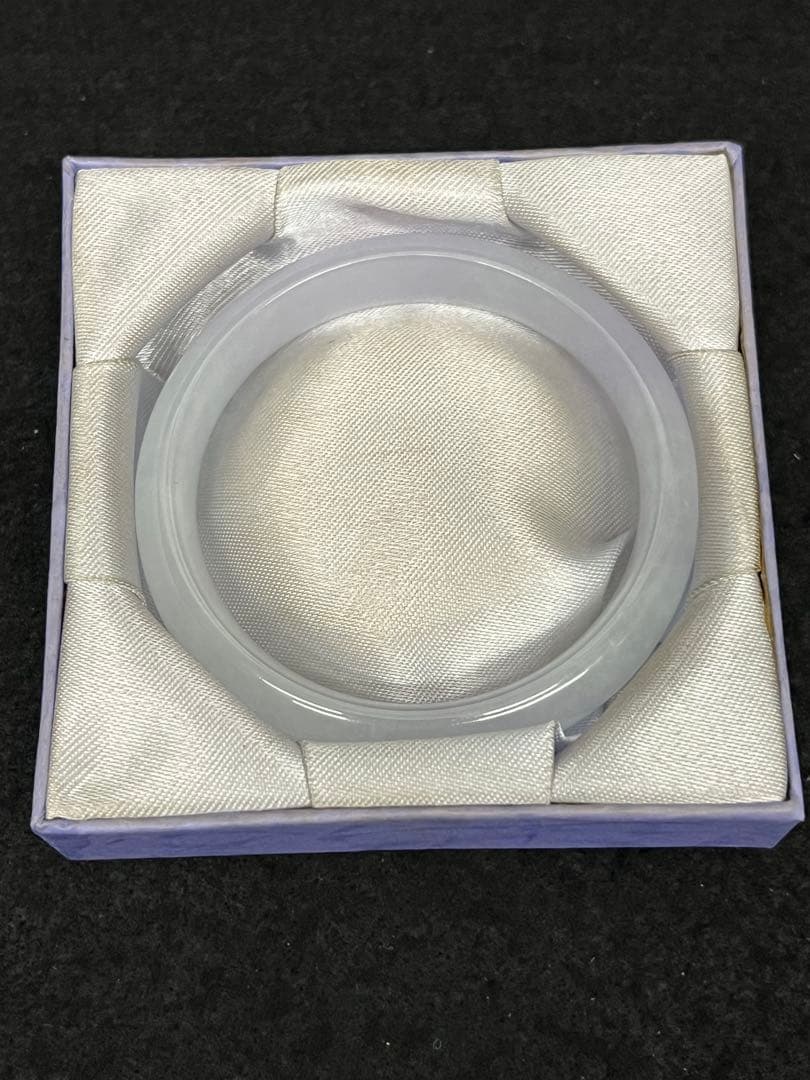 天然翡翠(ひすい　ジェイド)バングル