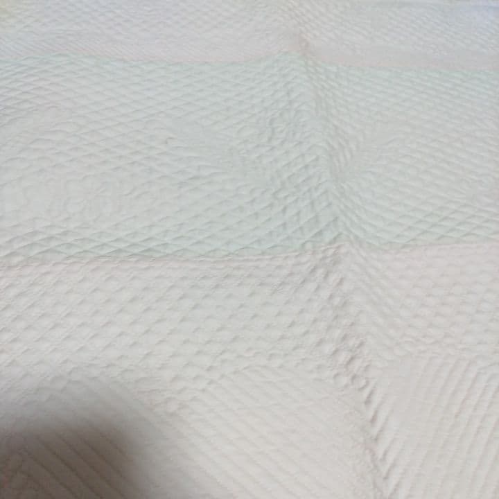 淡いピンクの布も使ったホワイトキルト