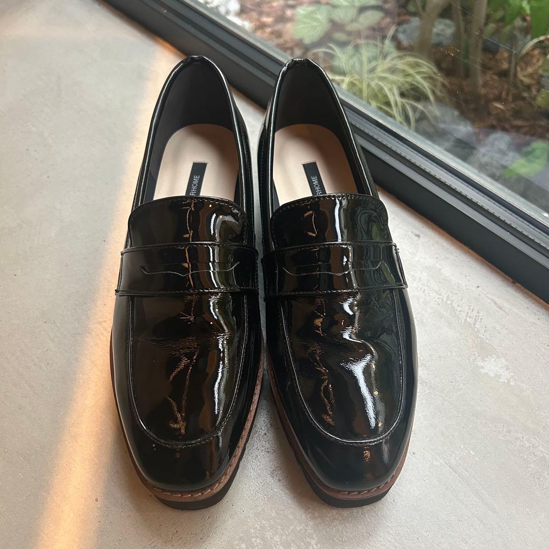 専用☆アワーホーム エナメルレザーのローファーシューズ