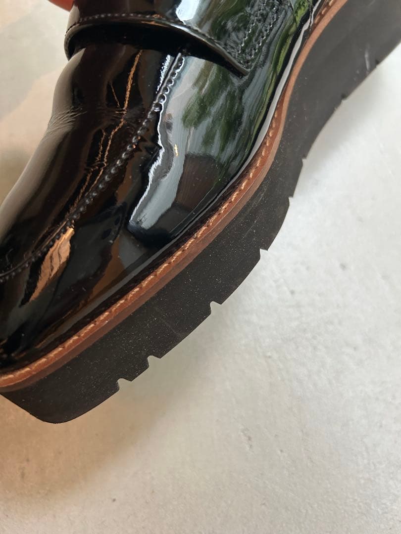 専用☆アワーホーム エナメルレザーのローファーシューズ