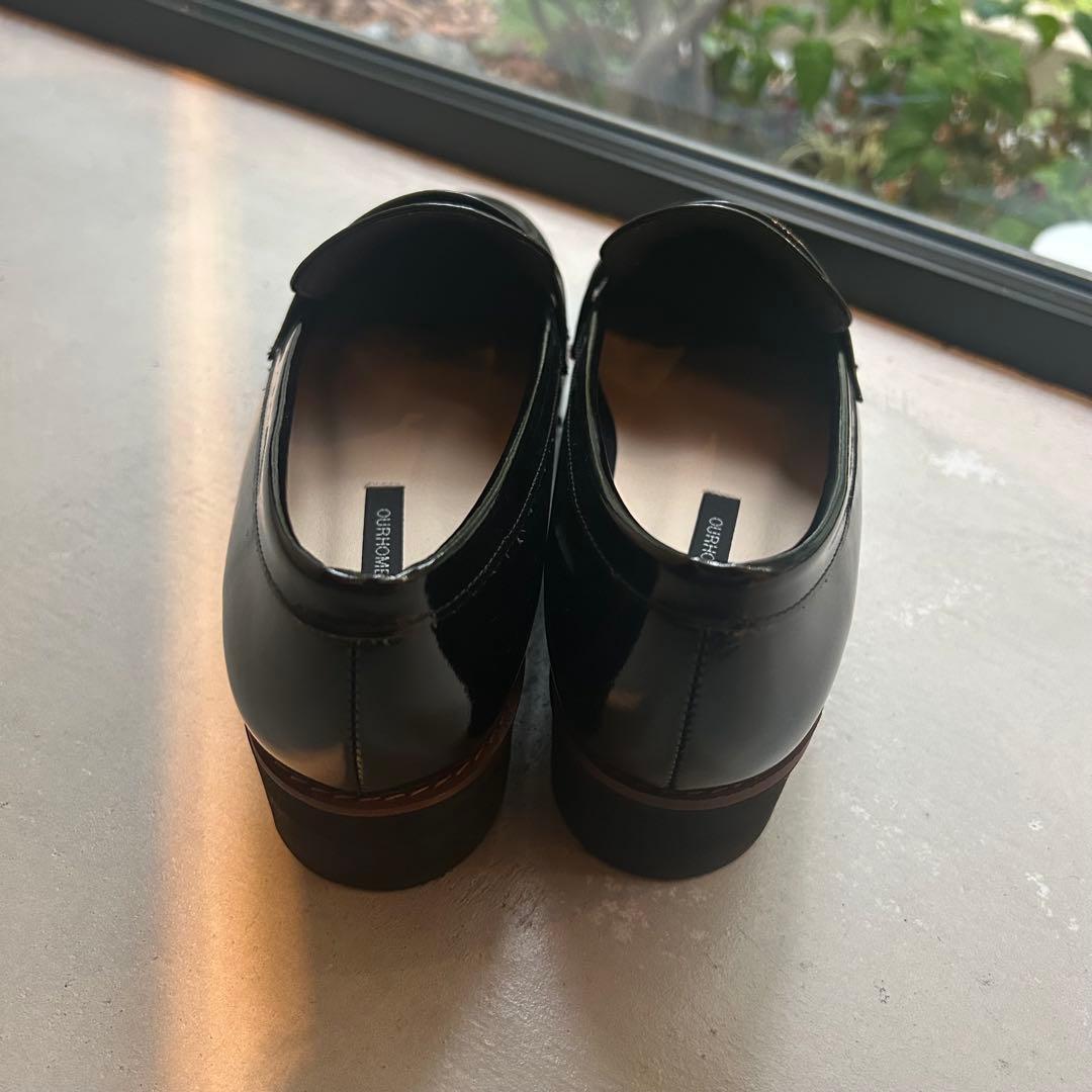 専用☆アワーホーム エナメルレザーのローファーシューズ