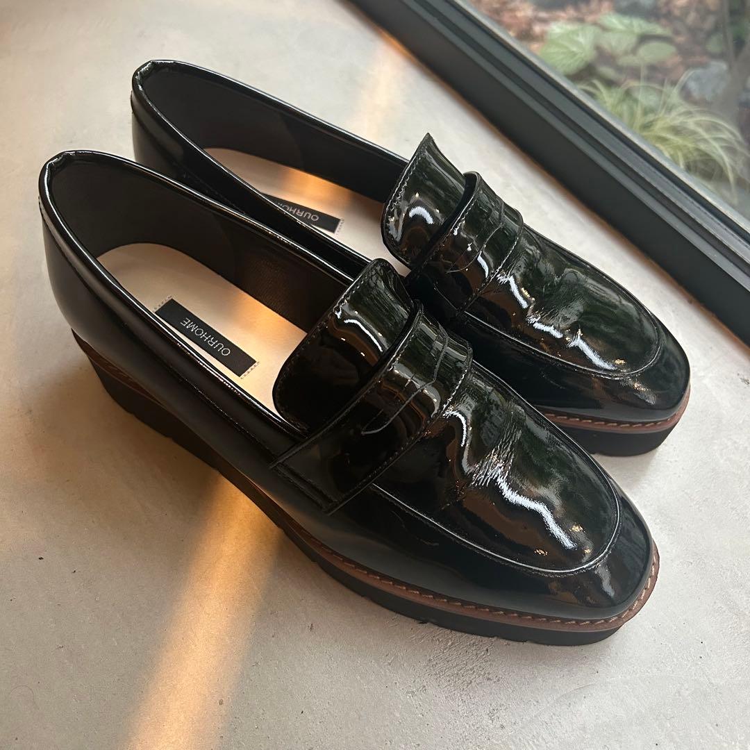 専用☆アワーホーム エナメルレザーのローファーシューズ