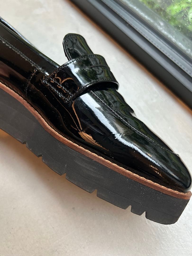 専用☆アワーホーム エナメルレザーのローファーシューズ