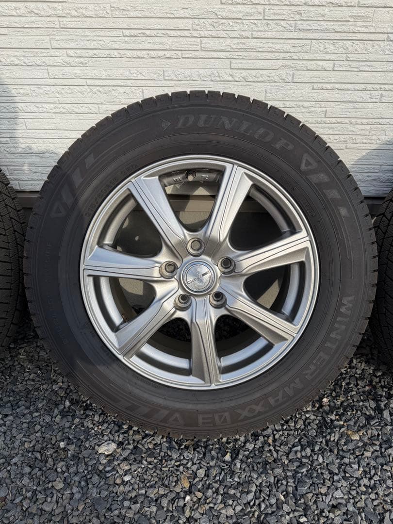 オデッセイハイブリッド　スタッドレスタイヤ　215/60R16