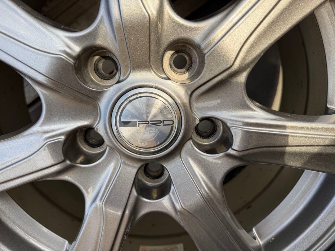 オデッセイハイブリッド　スタッドレスタイヤ　215/60R16