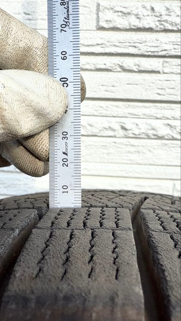 オデッセイハイブリッド　スタッドレスタイヤ　215/60R16