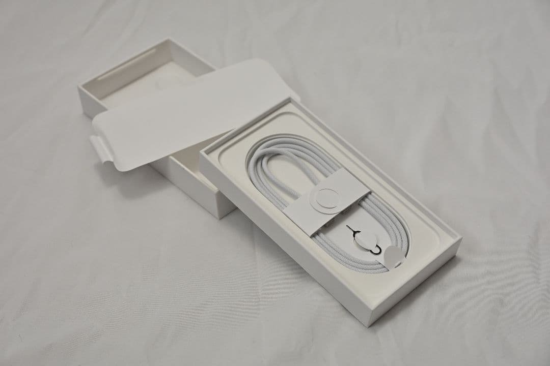 バッテリー100% iPhone16e 128GB 使用感なし