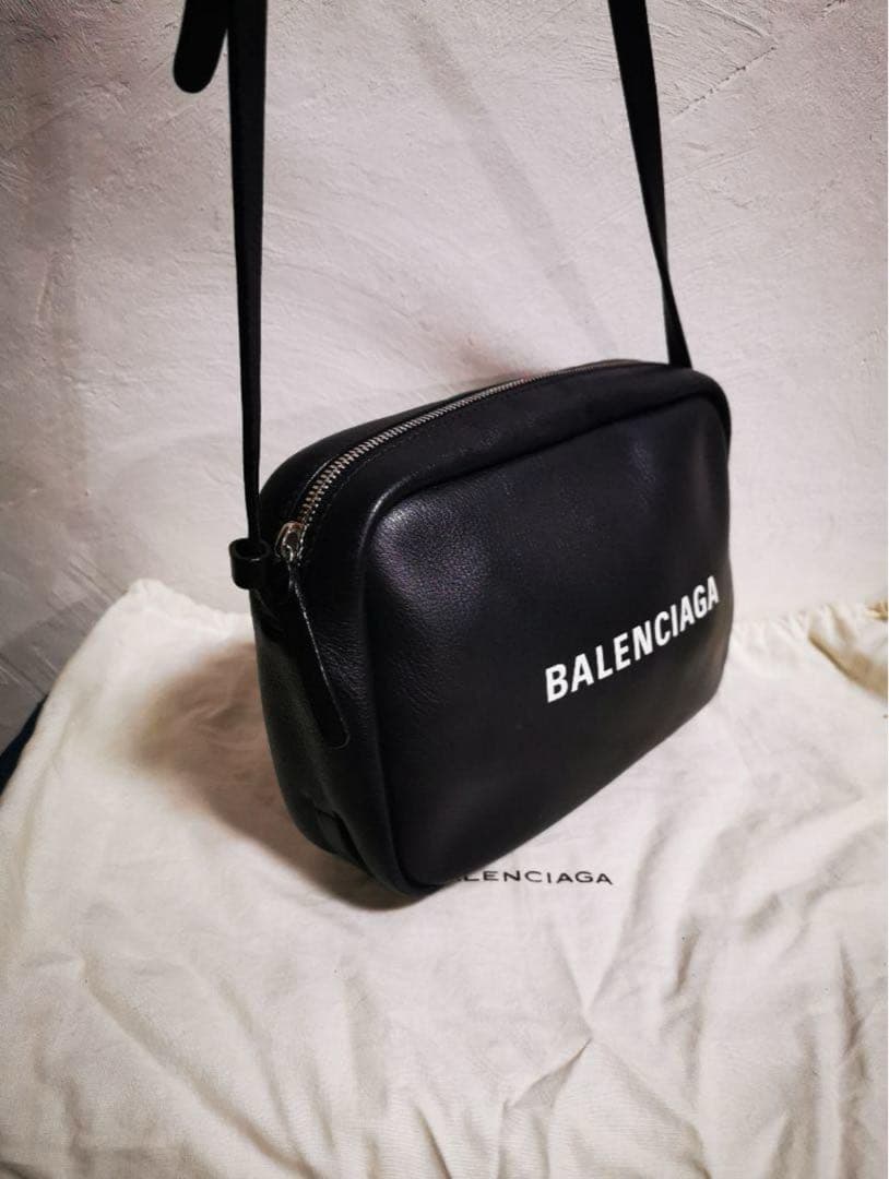 【値下げ】バレンシアガ　カメラバッグ　ショルダーバッグボディバッグ