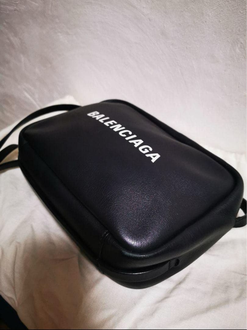 【値下げ】バレンシアガ　カメラバッグ　ショルダーバッグボディバッグ