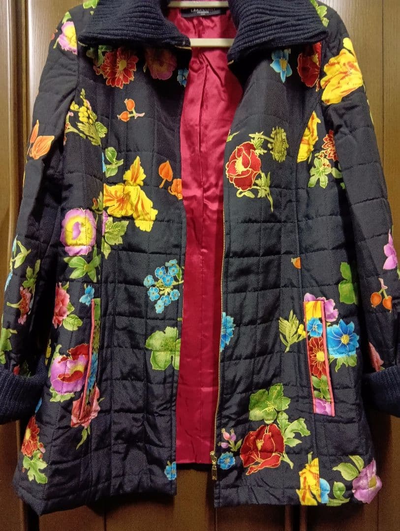 レオナール　カラフル花柄キルティングジャケット