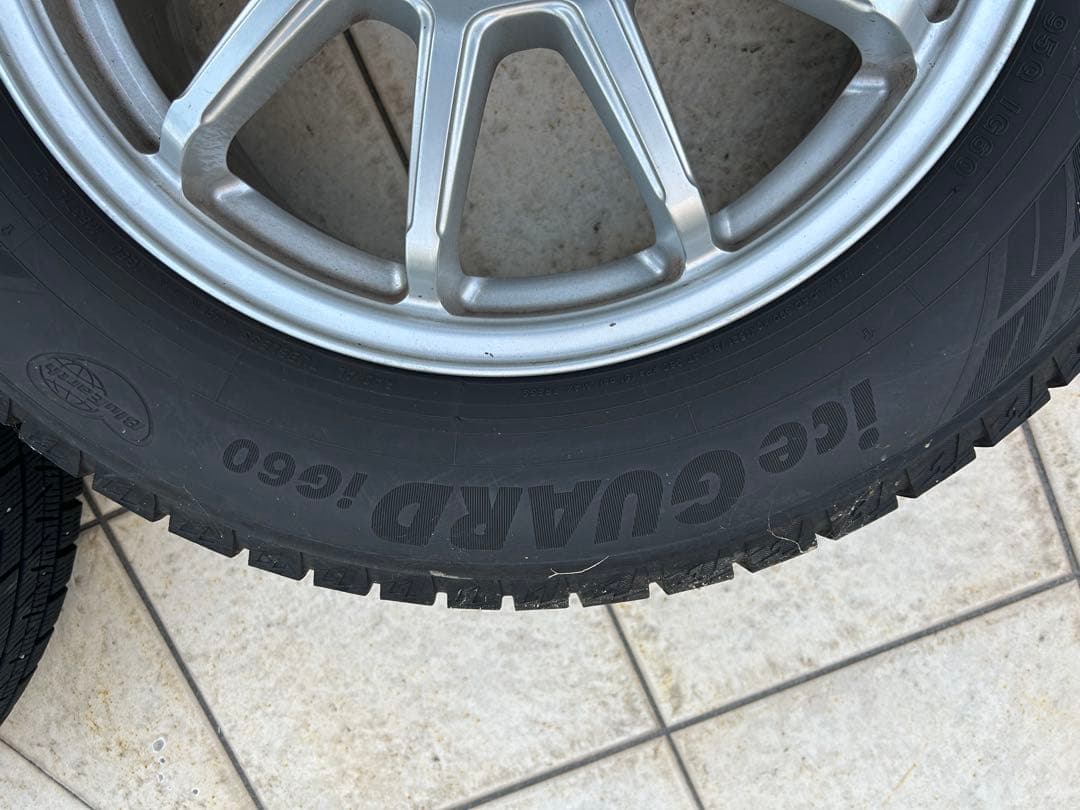 バリ溝　Yokohama 16インチ スタッドレスタイヤセット　ヤリスクロス