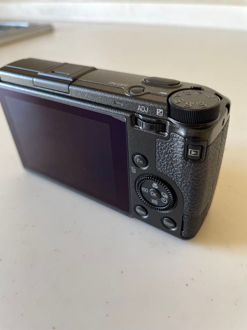 RICOH griiix ブラック　カメラ