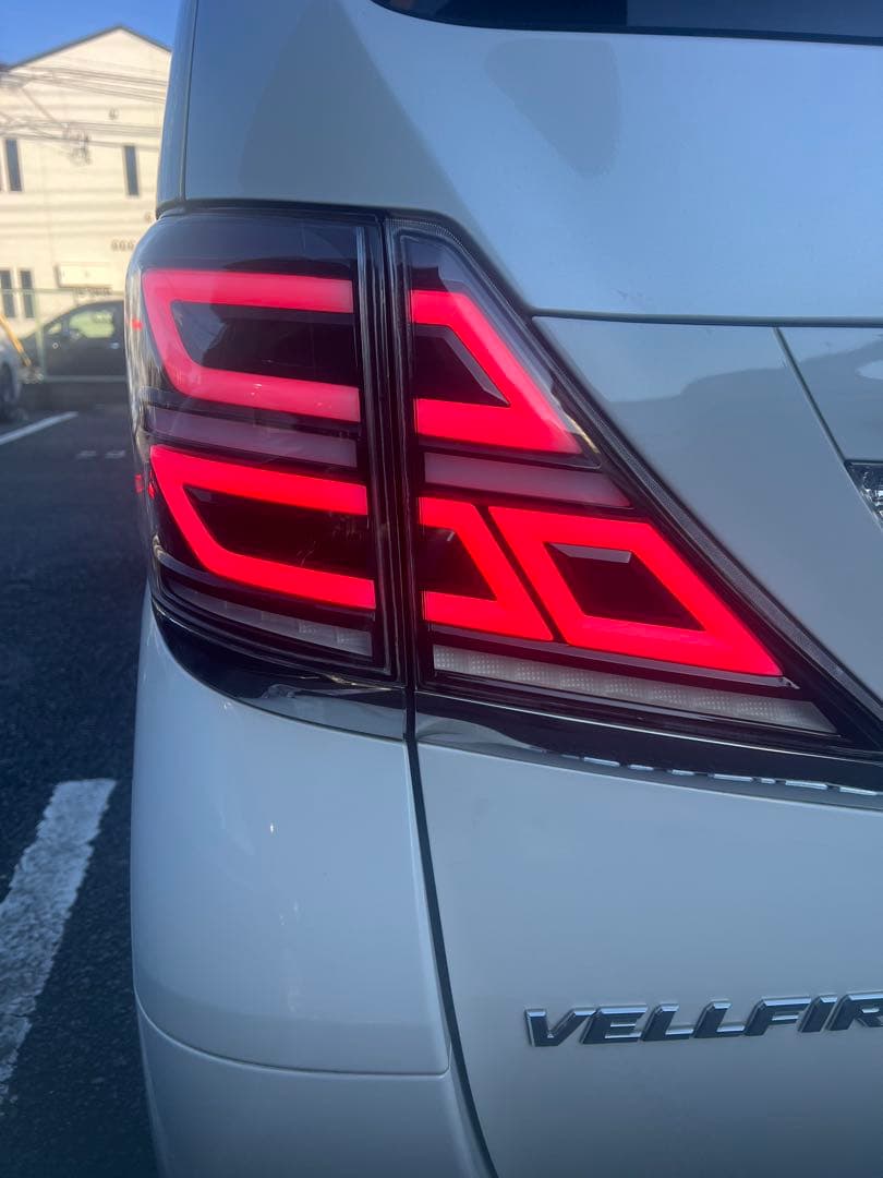 20ヴェルファイア　テールランプ