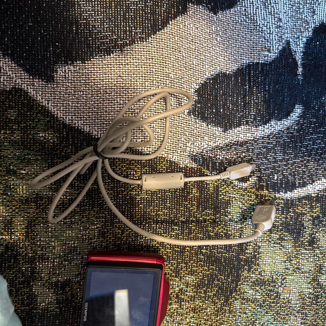 Olympus コンパクトデジタルカメラ レッド