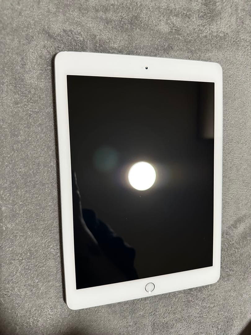 Apple iPad 第6世代 32GBホワイト 本体