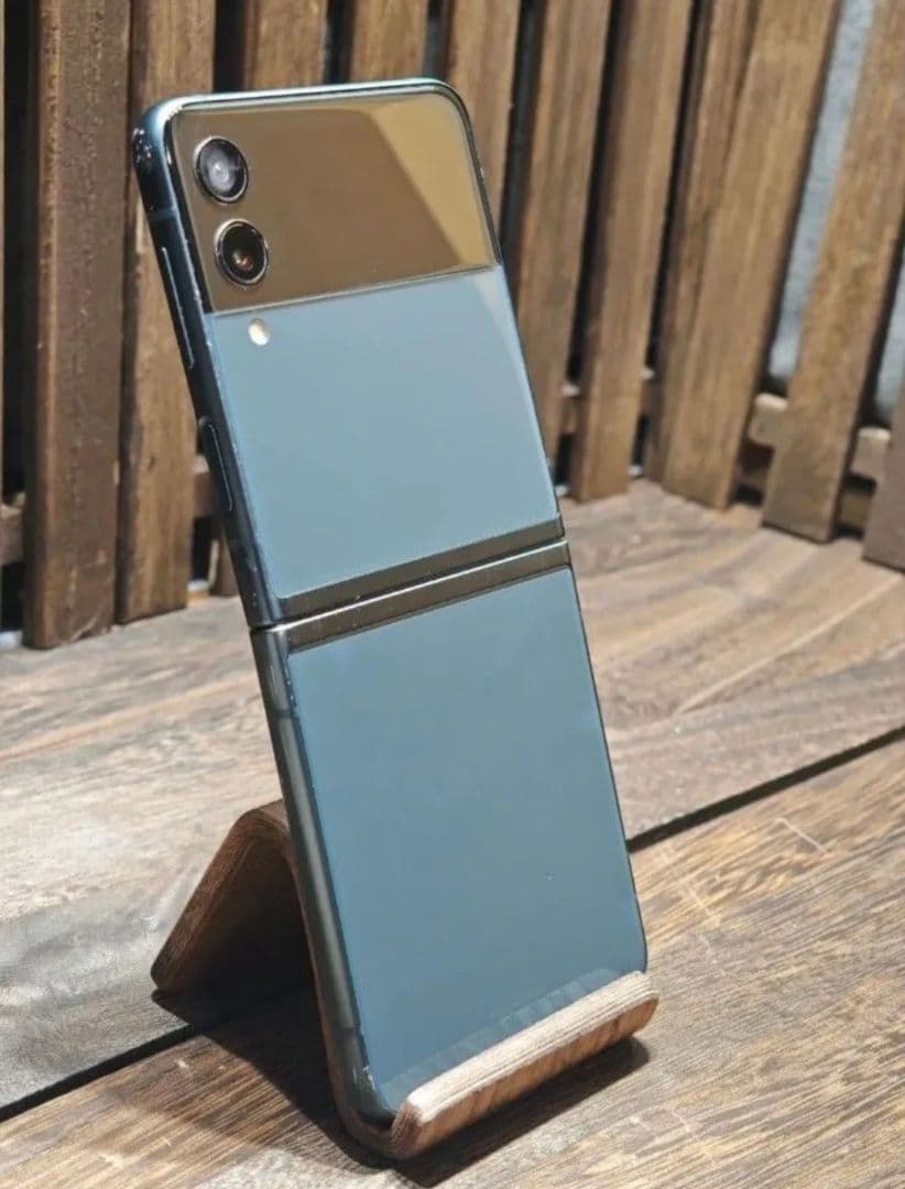 Galaxy Z Flip3 5G　SM-F711U　SIMフリー　スマホ