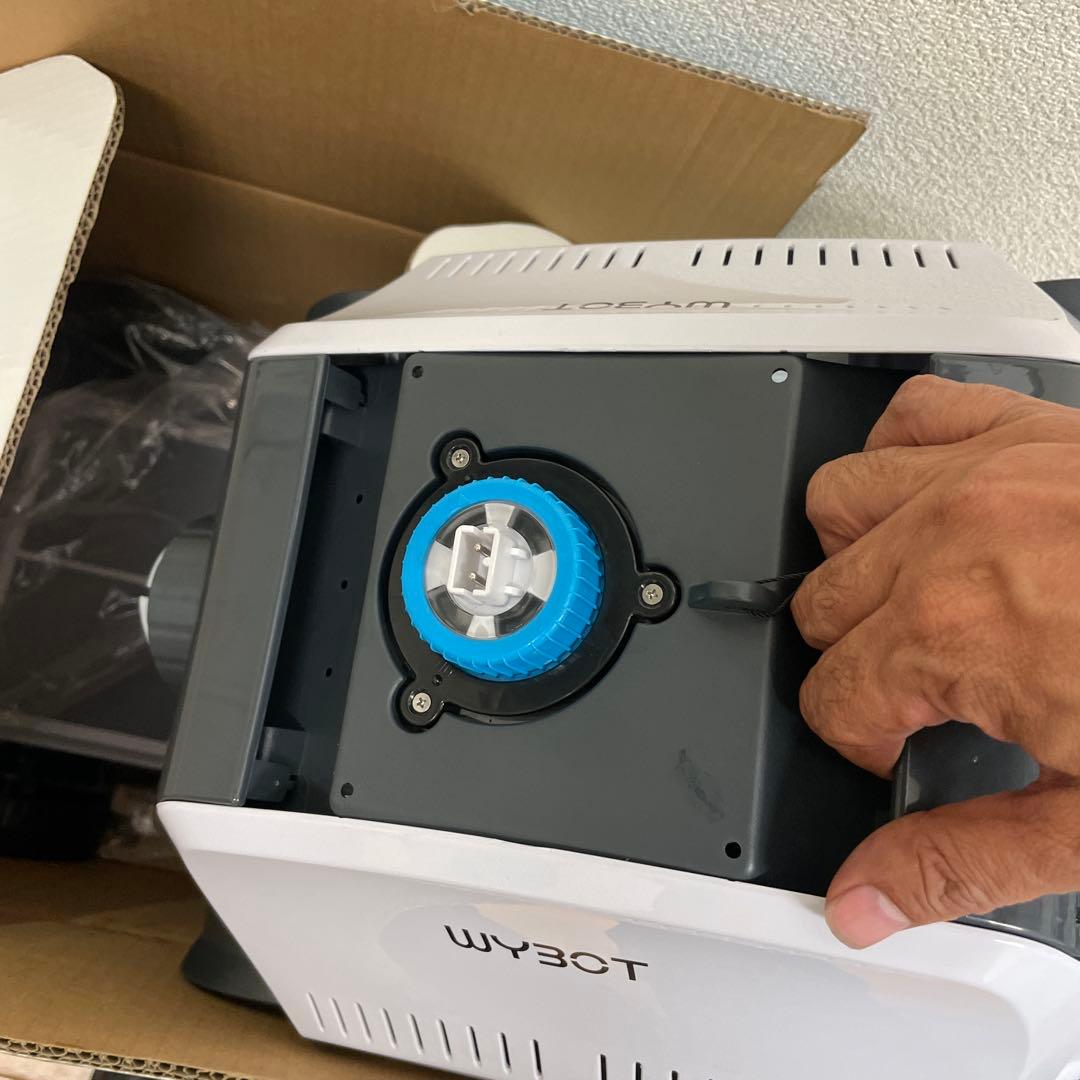 プール清掃ロボット　COTTY