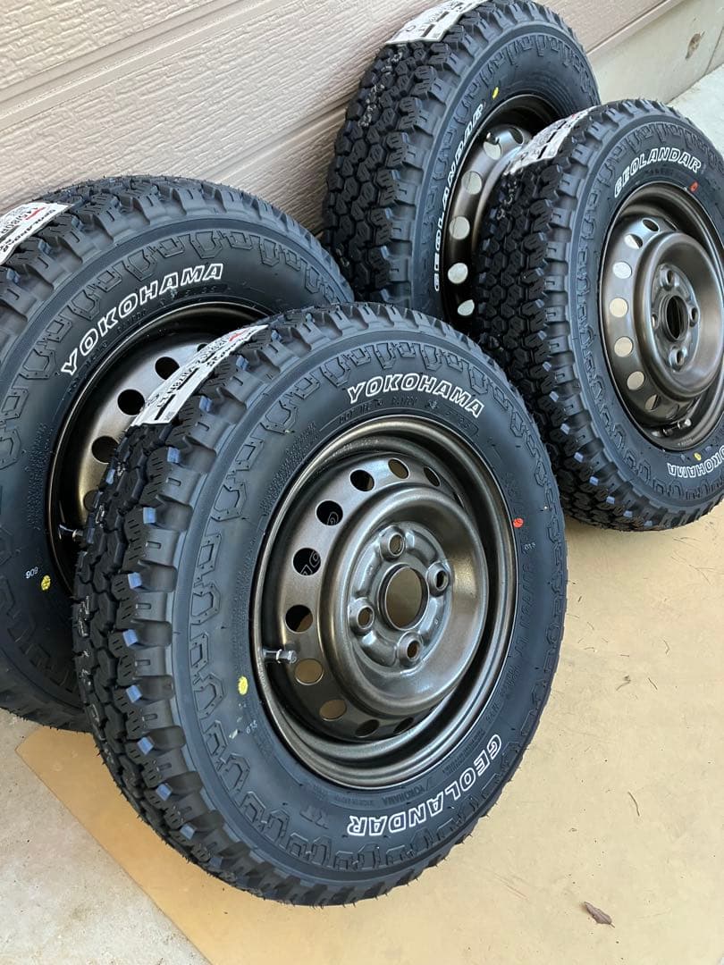 145/80r12 送料込み ゴツゴツタイヤ ホワイトレター