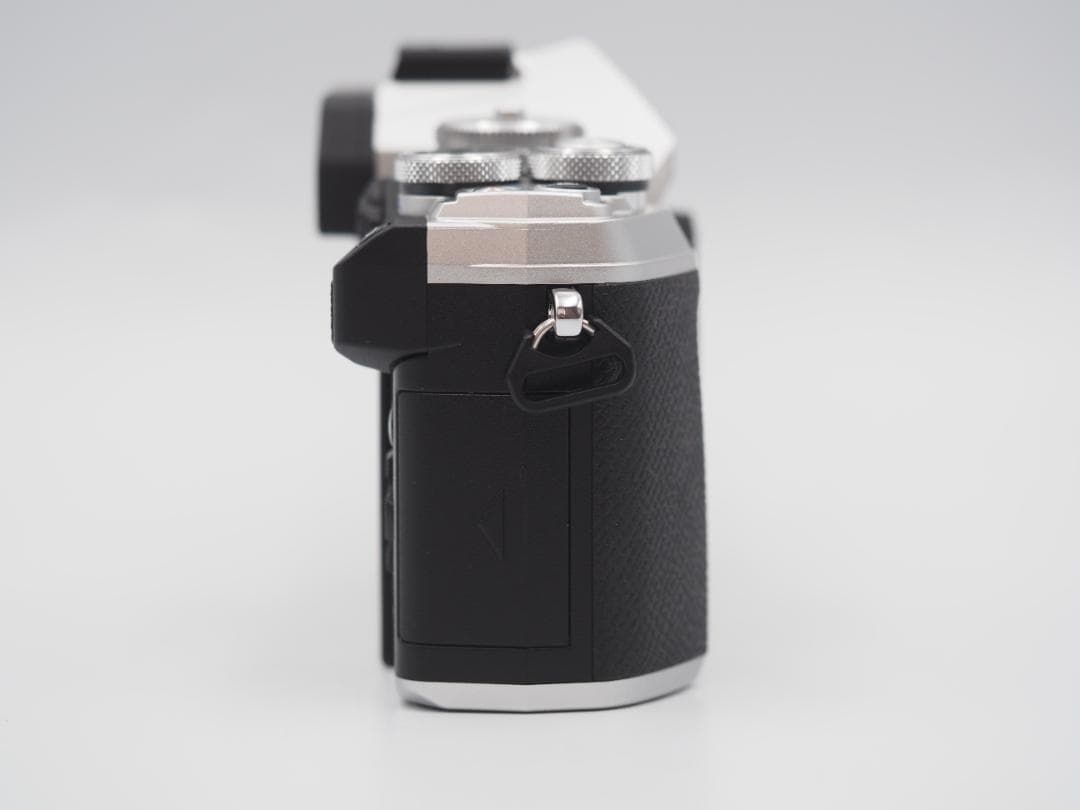 OM SYSTEM OM-5 14-150mm Ⅱレンズセット（シルバー）